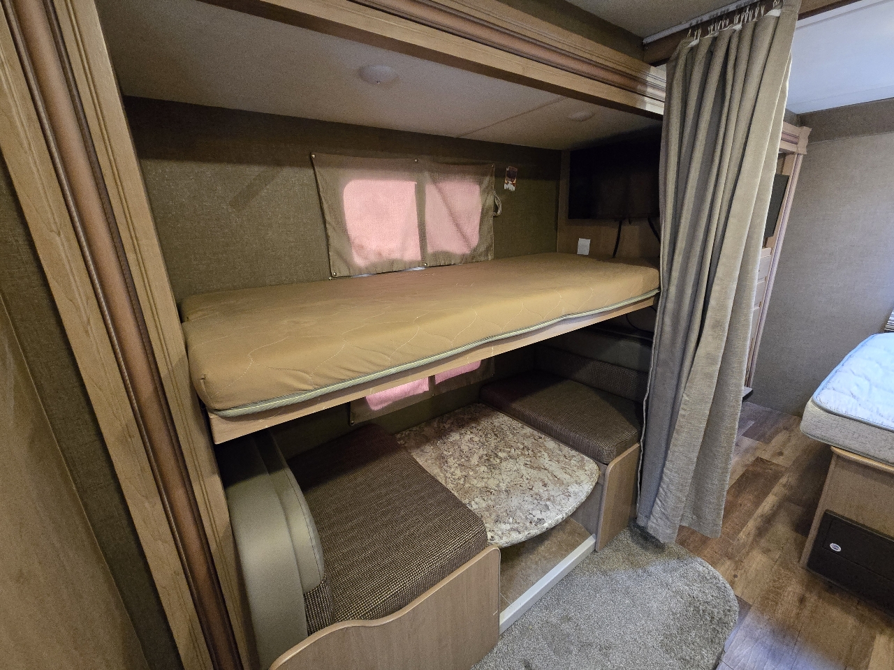 Ford E450  2018 Ford E450  2018