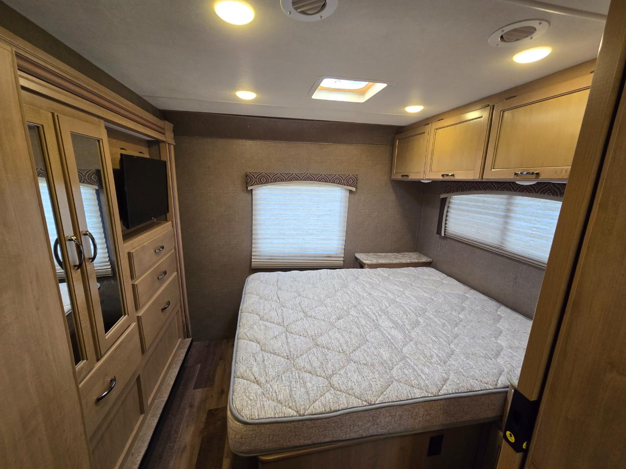 Ford E450  2018