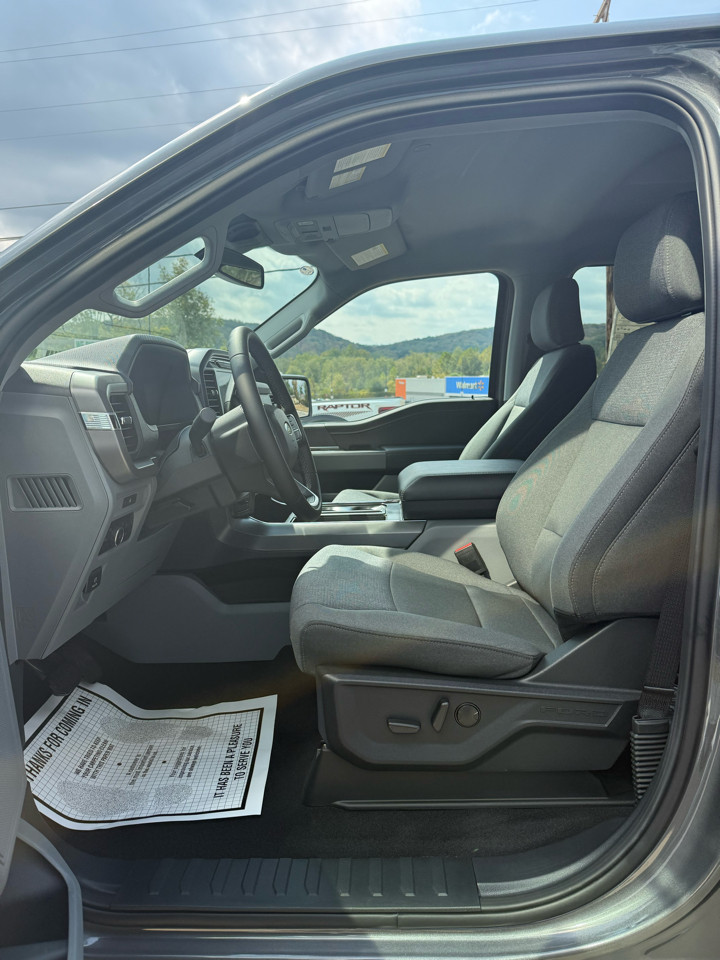 2025 Ford F-150 XLT photo 4