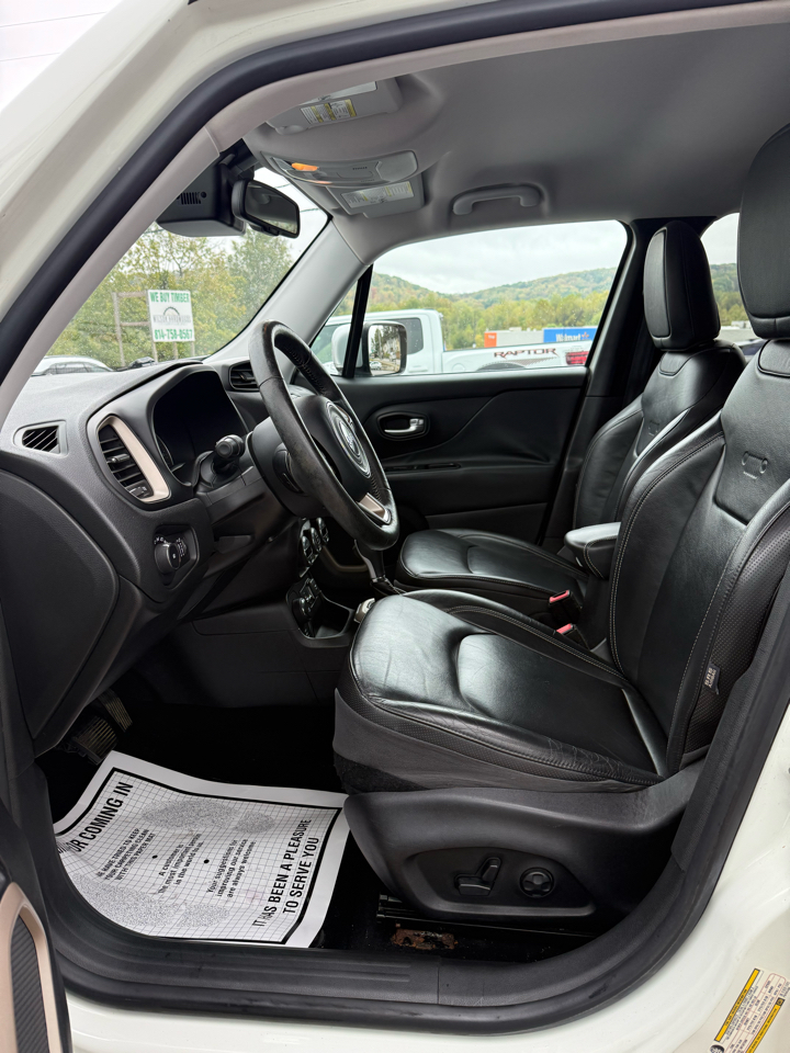 2015 Jeep Renegade Limited photo 2