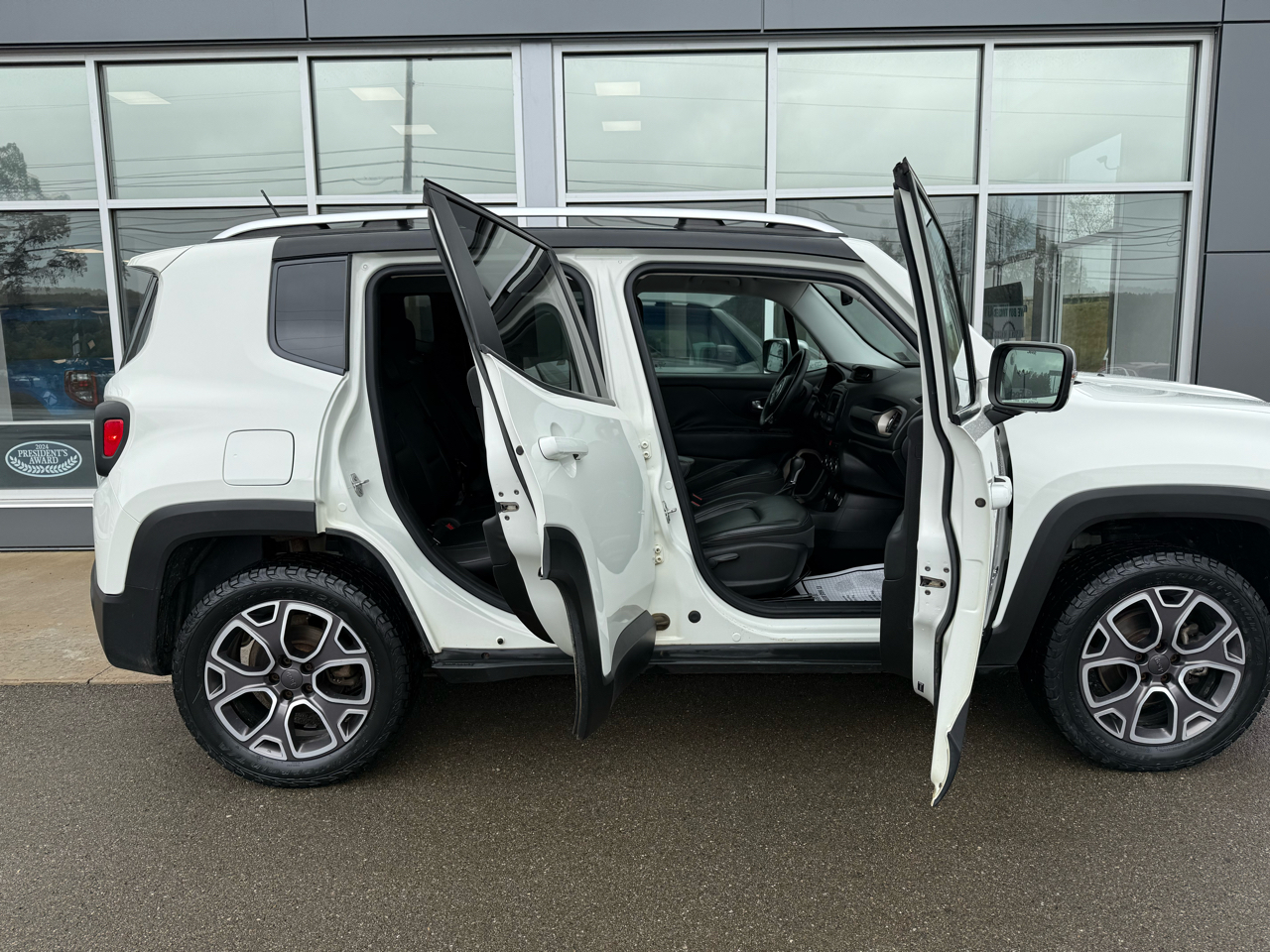 2015 Jeep Renegade Limited photo 4