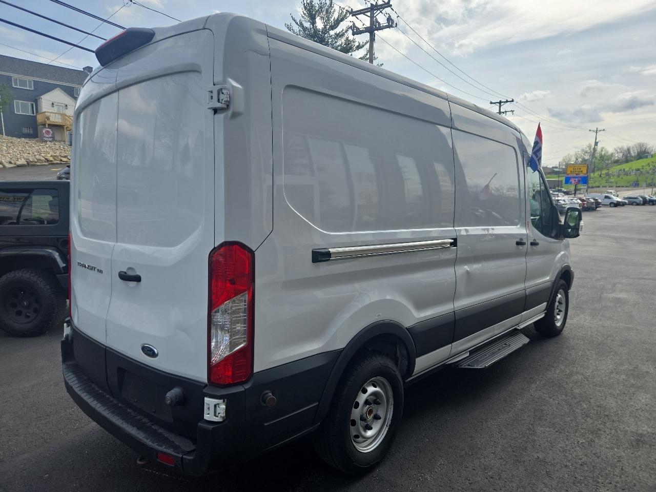 Ford Transit 150 Van Med. Roof w/Sliding Pass. 148-in. WB 2019