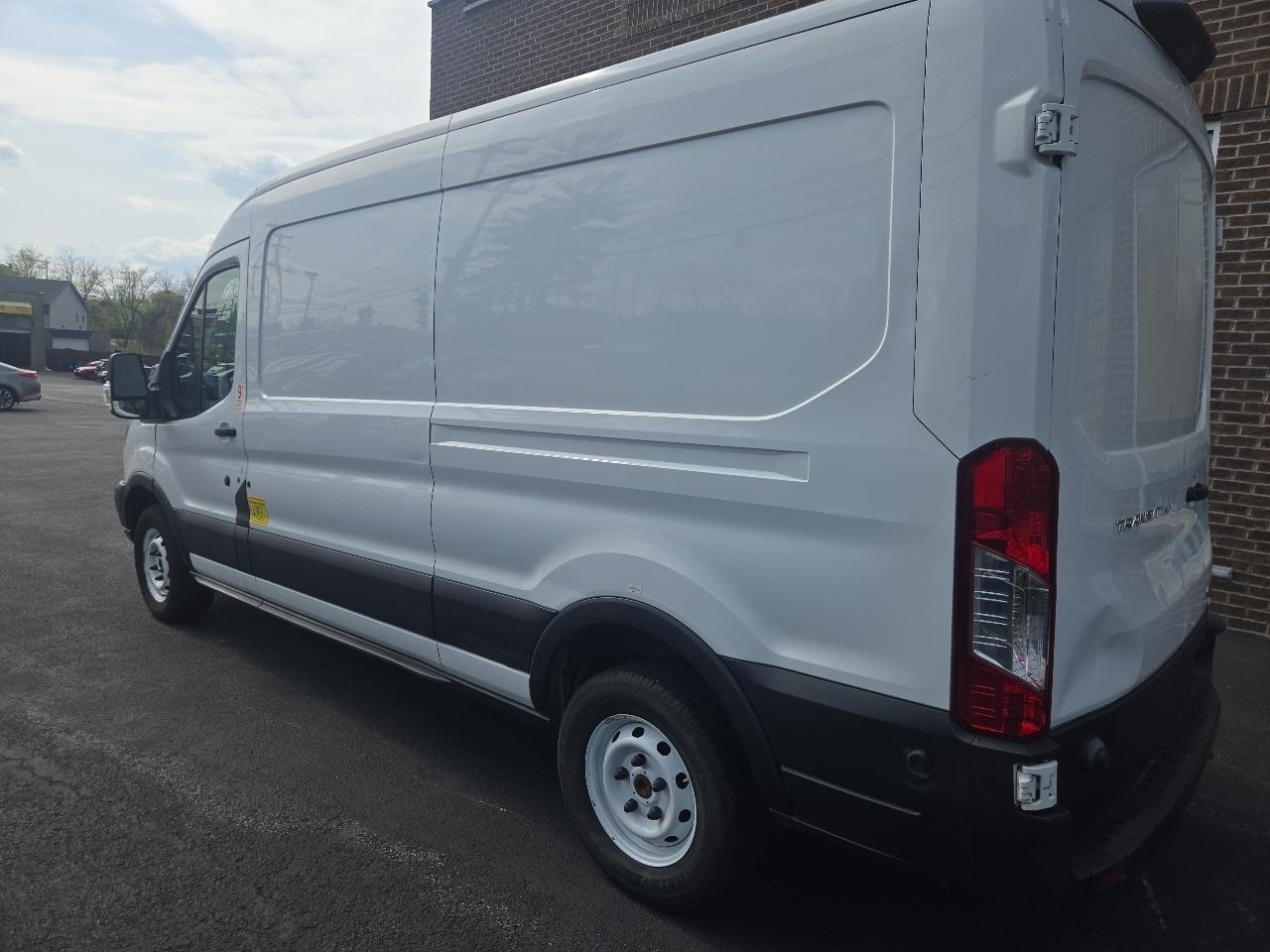 Ford Transit 150 Van Med. Roof w/Sliding Pass. 148-in. WB 2019