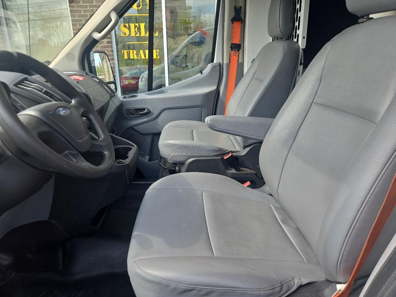 Ford Transit 150 Van Med. Roof w/Sliding Pass. 148-in. WB 2019