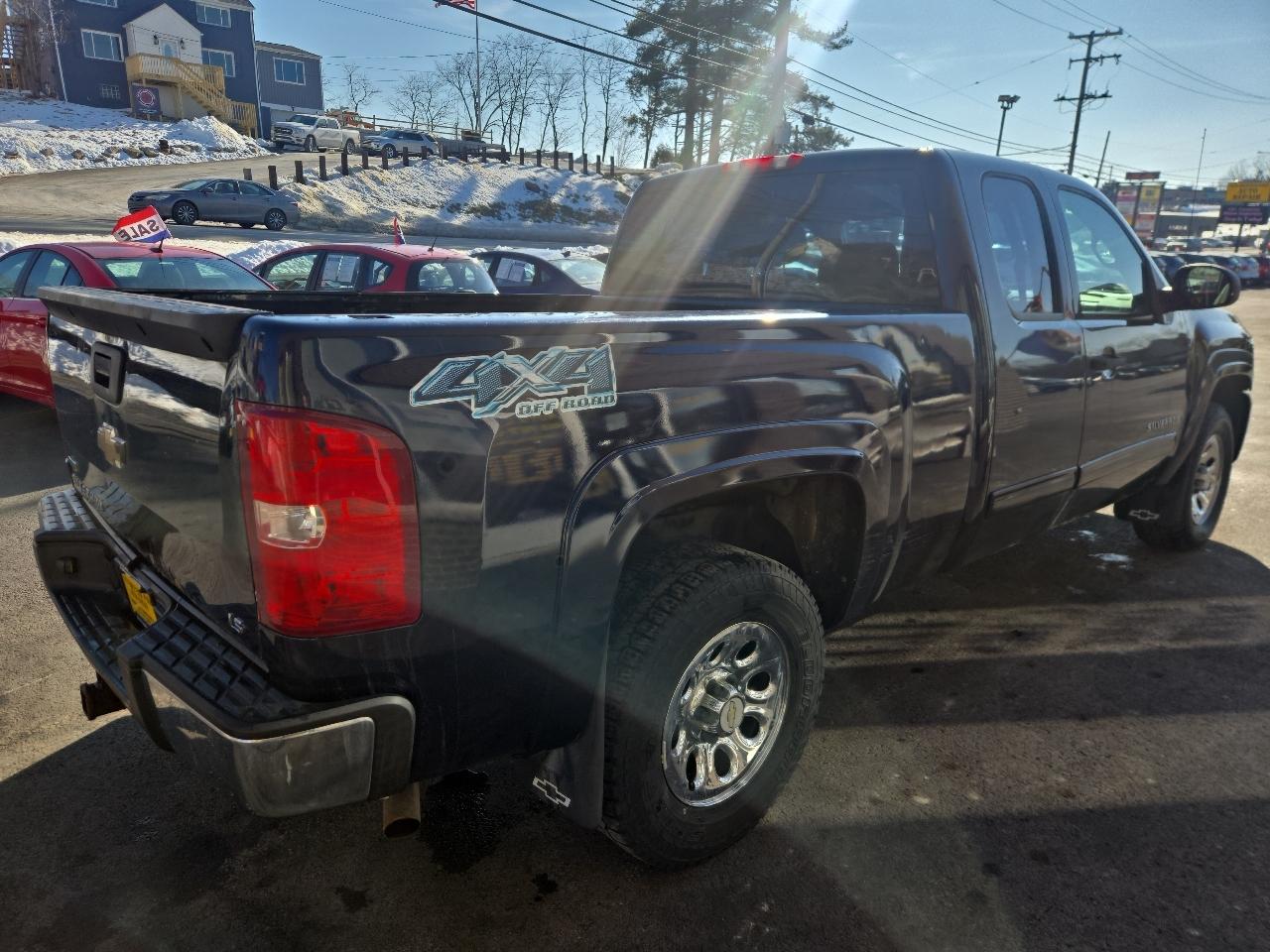 Chevrolet Silverado 1500 Work Truck Ext. Cab 4WD 2011