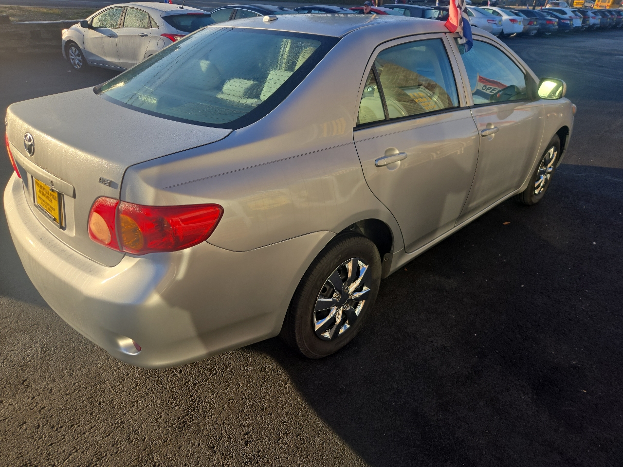 Toyota Corolla 4dr Sdn LE Auto 2010