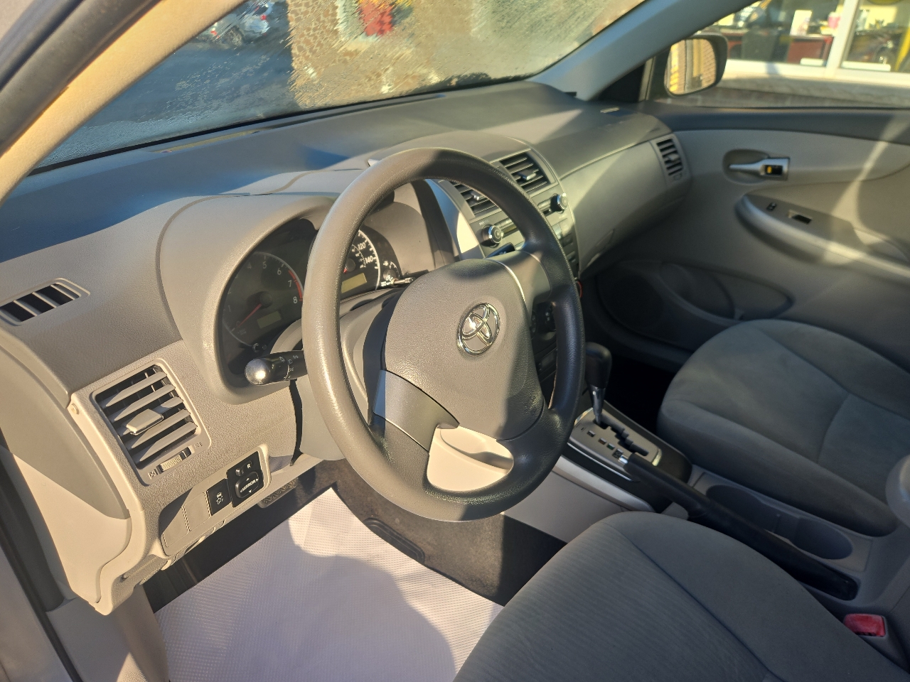 Toyota Corolla 4dr Sdn LE Auto 2010