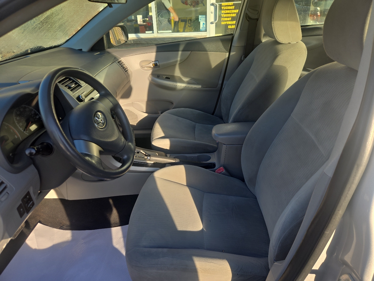 Toyota Corolla 4dr Sdn LE Auto 2010