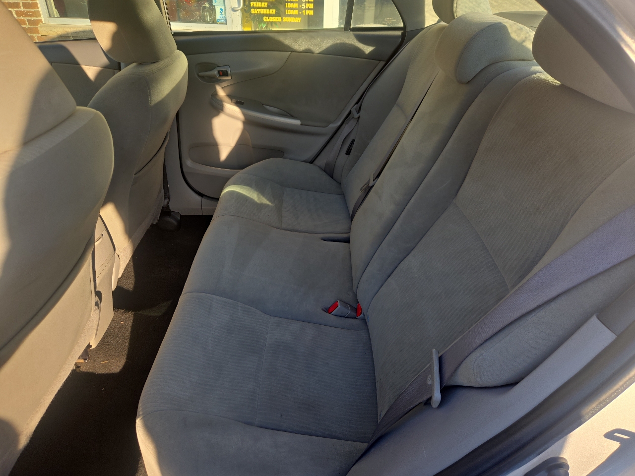 Toyota Corolla 4dr Sdn LE Auto 2010