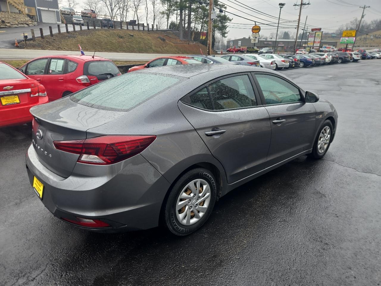 Hyundai Elantra SE 6AT 2019
