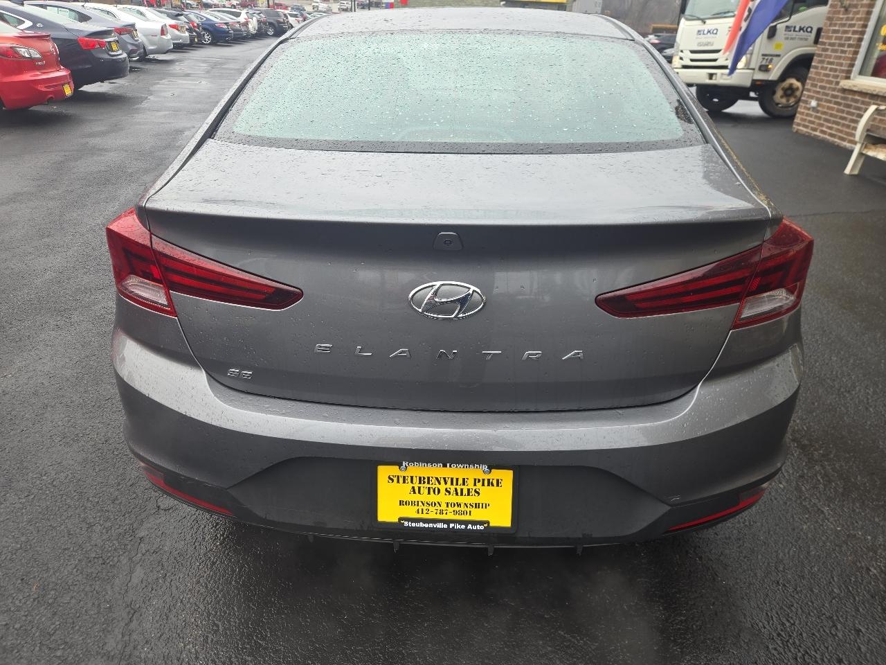 Hyundai Elantra SE 6AT 2019
