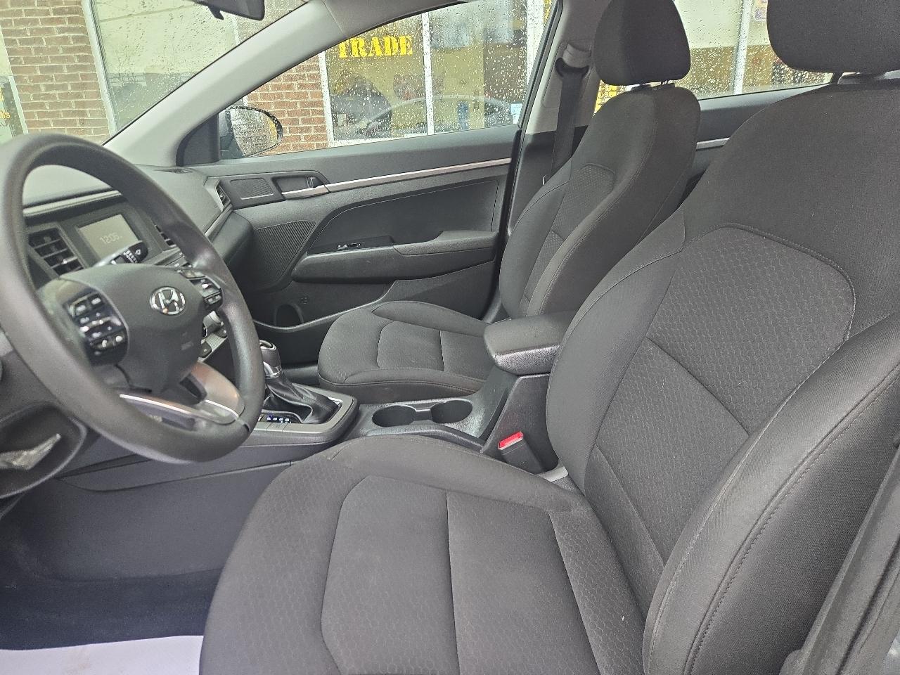 Hyundai Elantra SE 6AT 2019