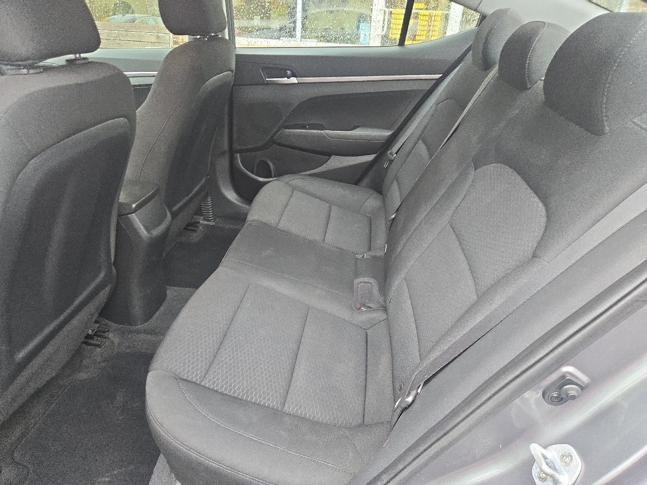 Hyundai Elantra SE 6AT 2019