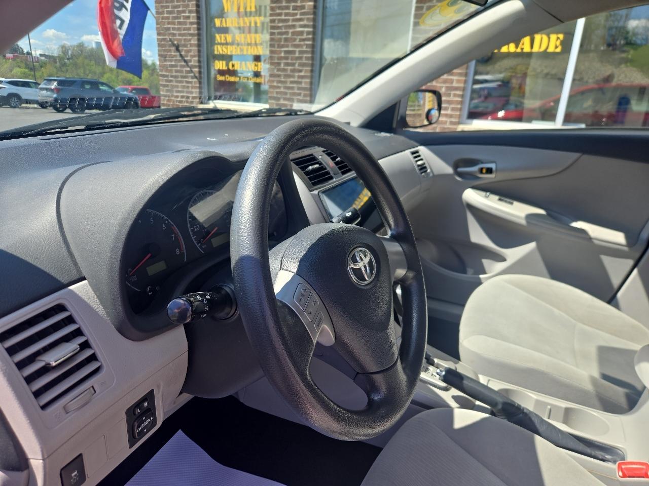 Toyota Corolla S 5-Speed MT 2012