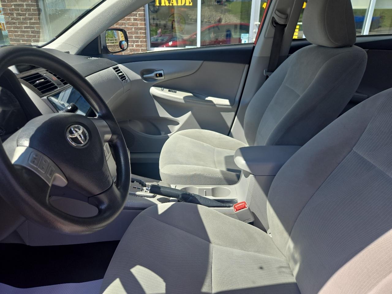 Toyota Corolla S 5-Speed MT 2012