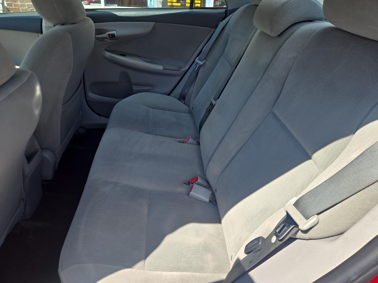 Toyota Corolla S 5-Speed MT 2012