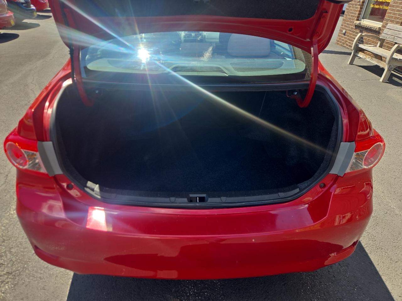 Toyota Corolla S 5-Speed MT 2012