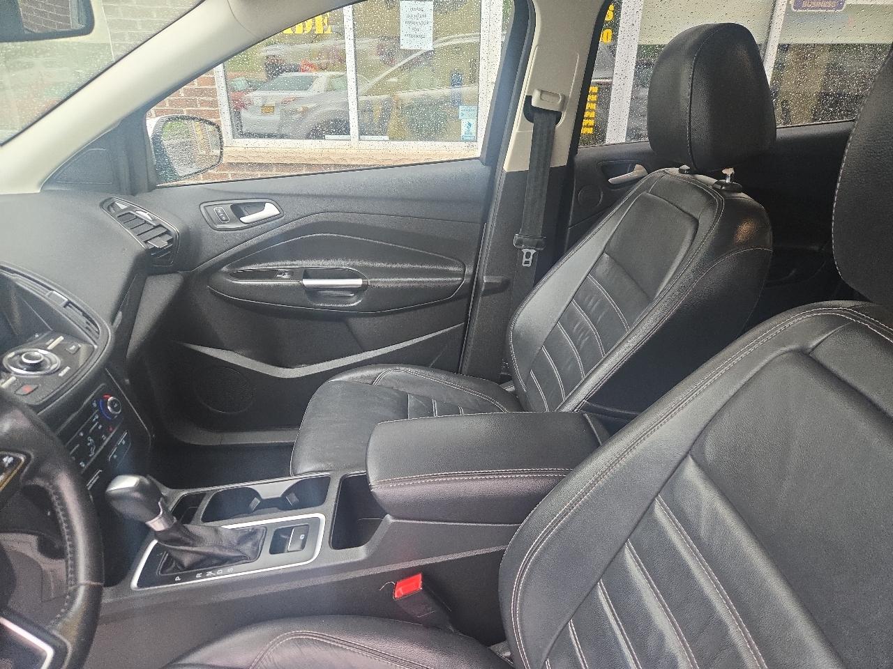 Ford Escape Titanium 4WD 2017