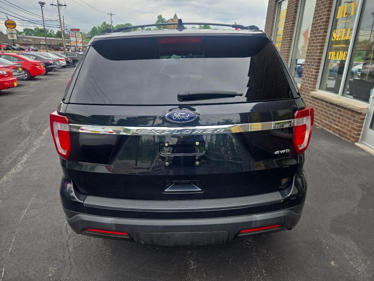 Ford Explorer Base 4WD 2019