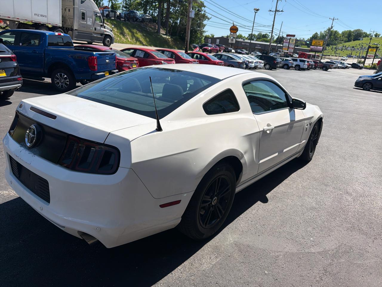 Ford Mustang V6 Coupe 2013