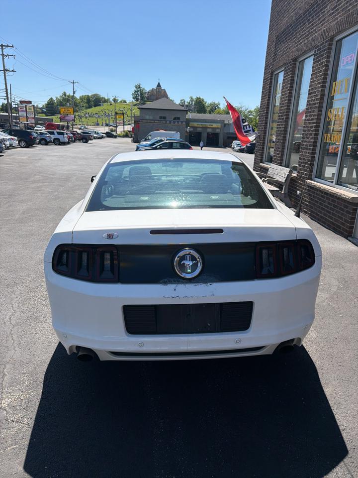Ford Mustang V6 Coupe 2013