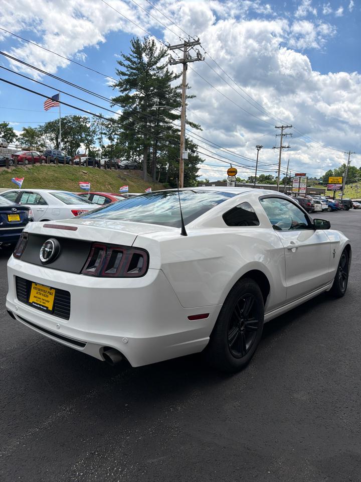Ford Mustang V6 Coupe 2013