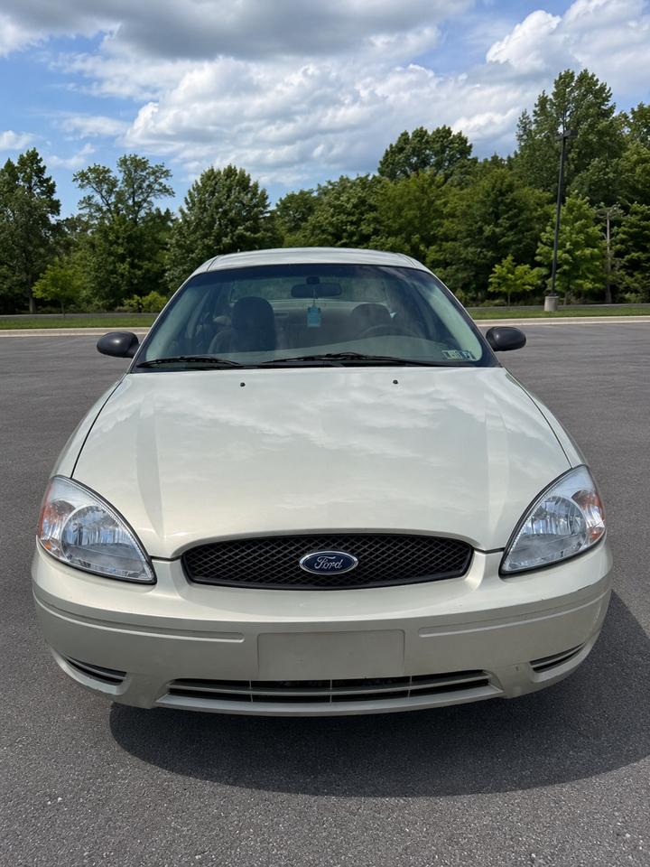 Ford Taurus SE 2005