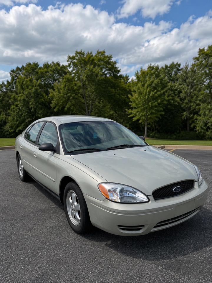 Ford Taurus SE 2005