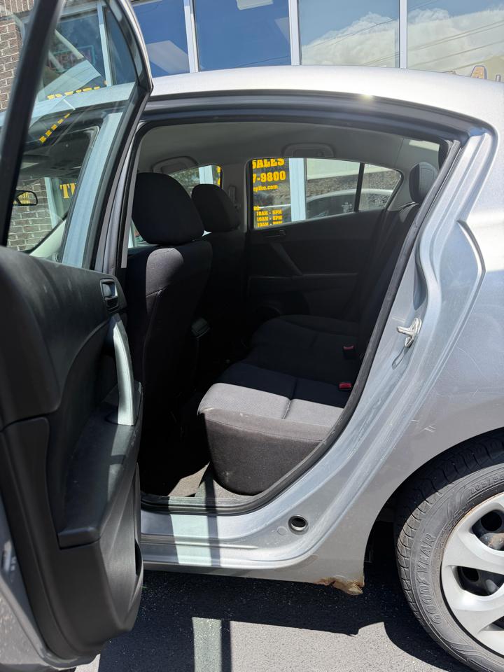 Mazda MAZDA3 i Sport 4-Door 2011