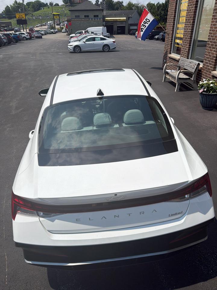 Hyundai Elantra Limited 2025