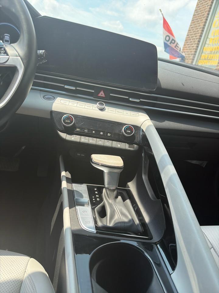 Hyundai Elantra Limited 2025