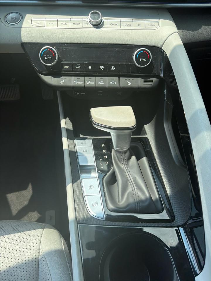 Hyundai Elantra Limited 2025