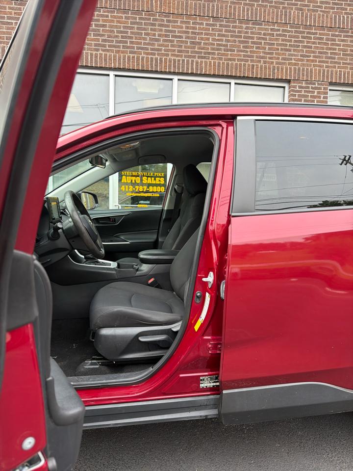 Toyota RAV4 LE 2021