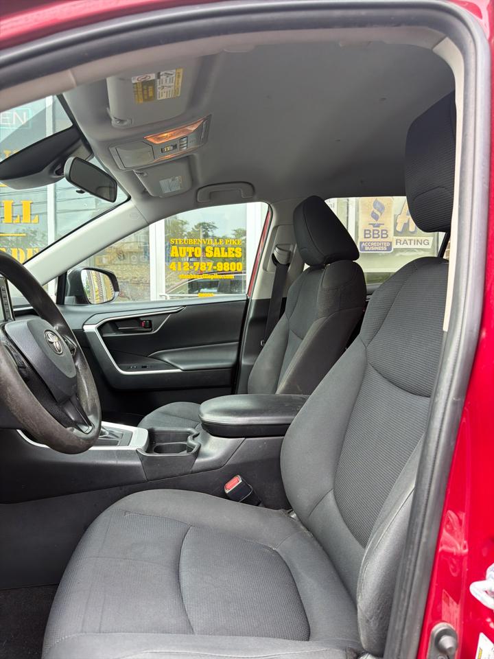 Toyota RAV4 LE 2021