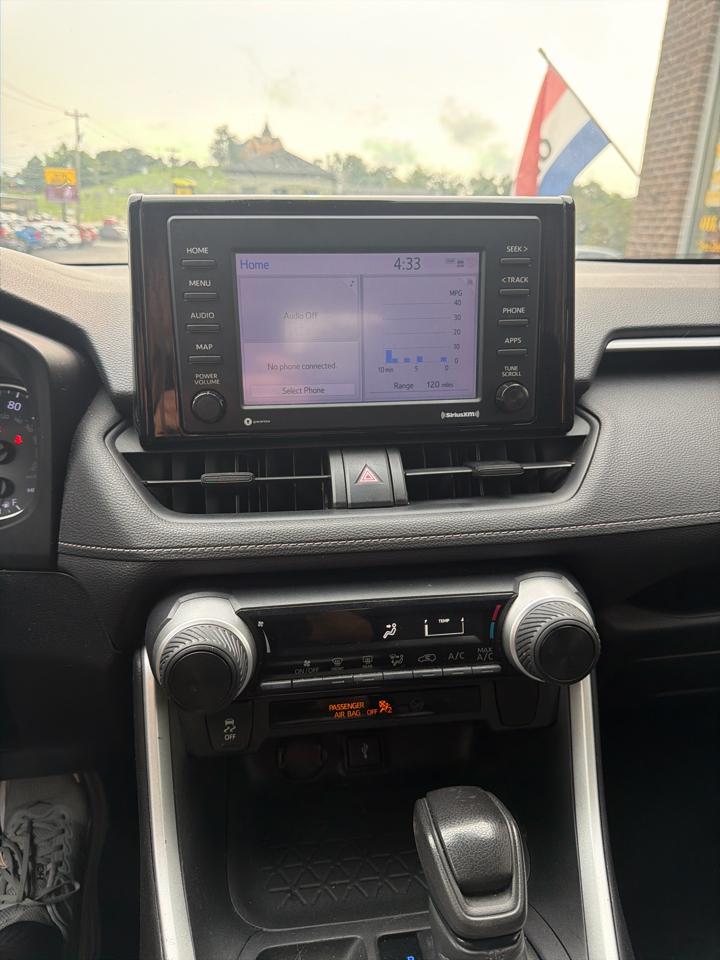 Toyota RAV4 LE 2021