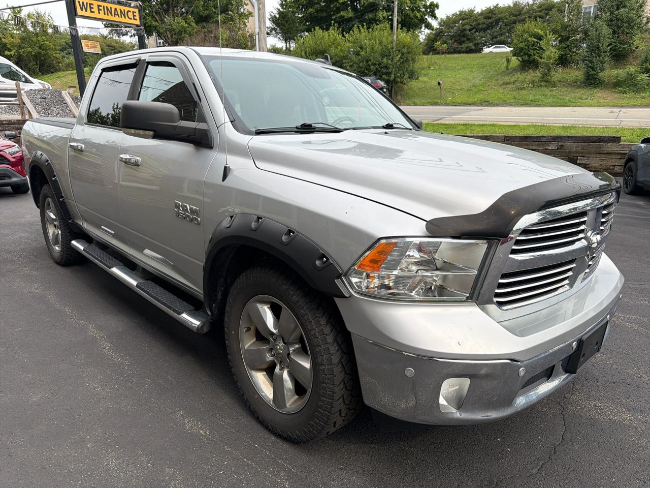 RAM 1500 SLT Crew Cab SWB 4WD 2016