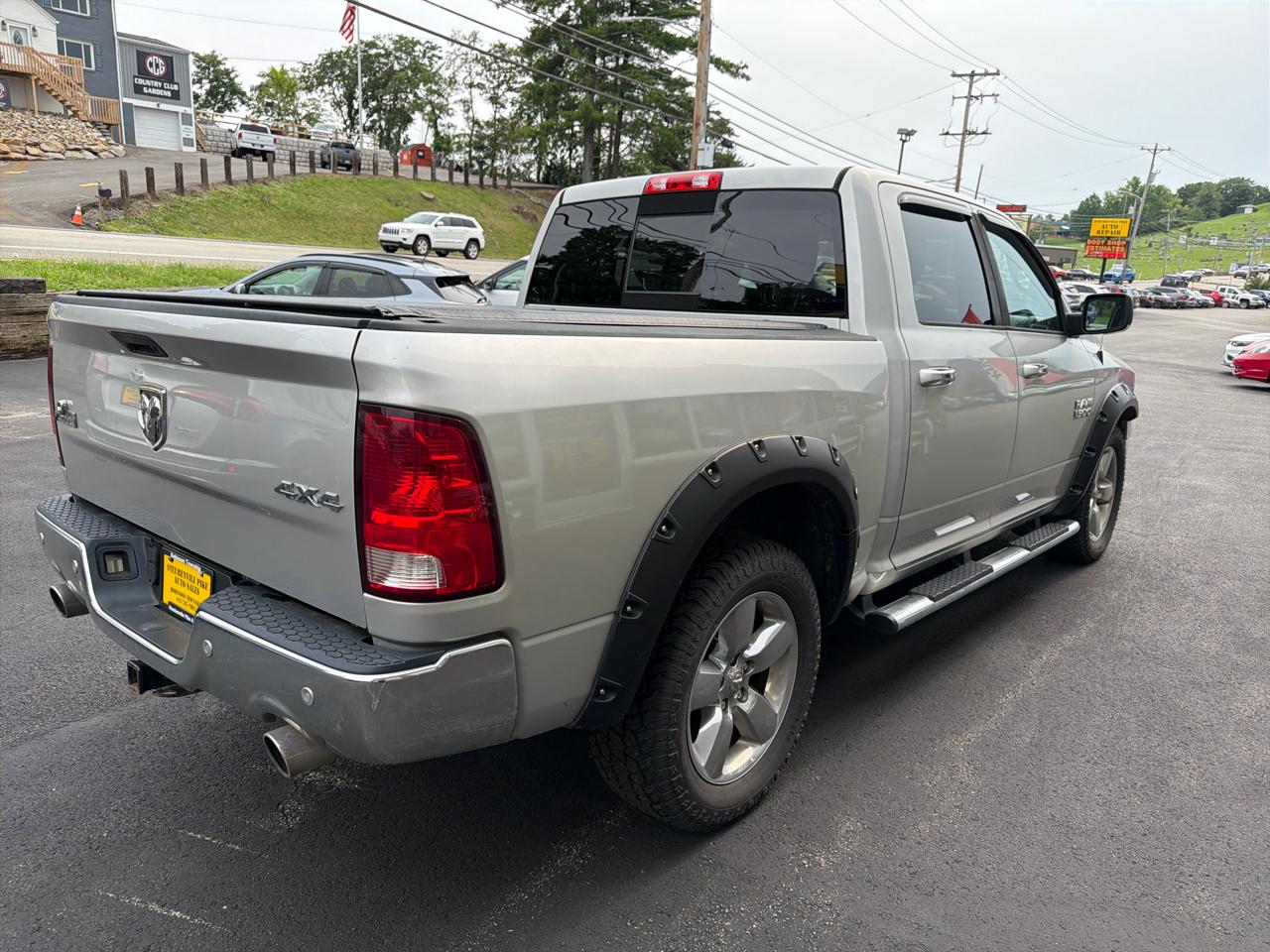 RAM 1500 SLT Crew Cab SWB 4WD 2016