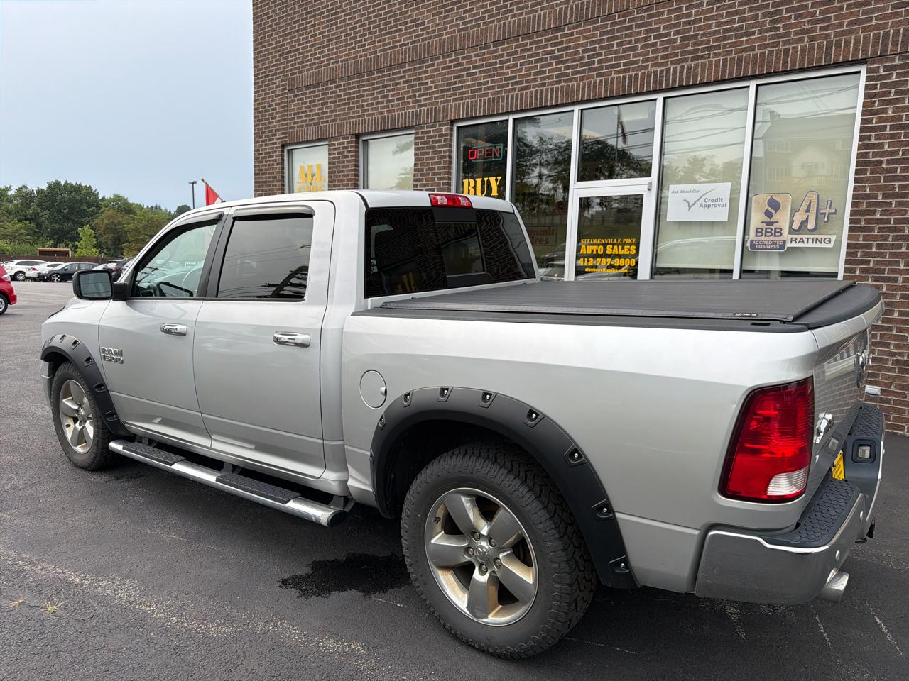RAM 1500 SLT Crew Cab SWB 4WD 2016
