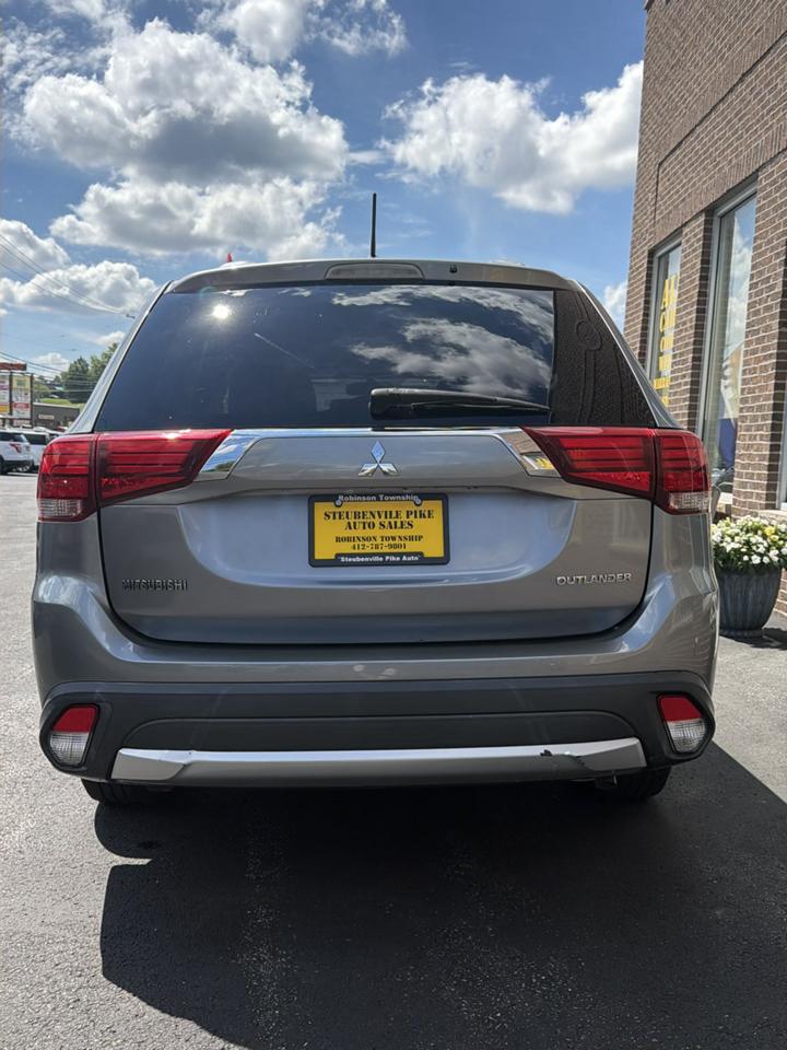 Mitsubishi Outlander ES 2WD 2016