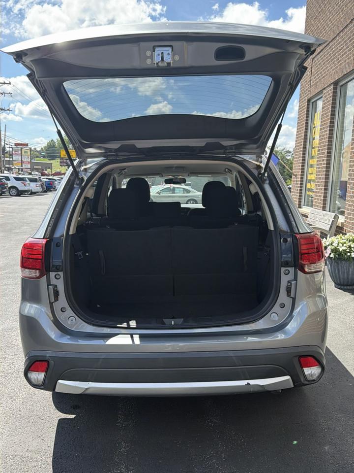 Mitsubishi Outlander ES 2WD 2016