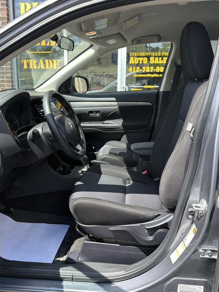 Mitsubishi Outlander ES 2WD 2016