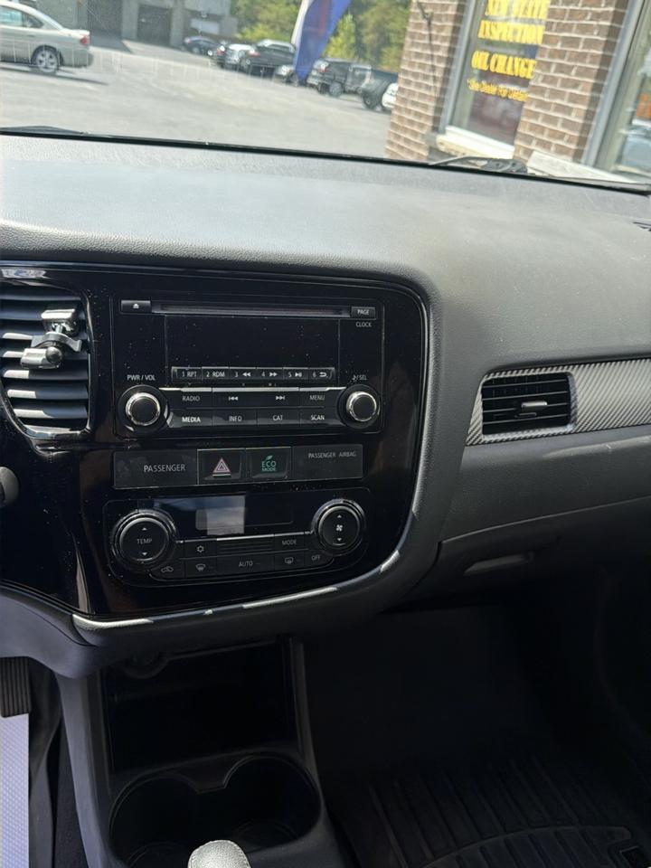 Mitsubishi Outlander ES 2WD 2016