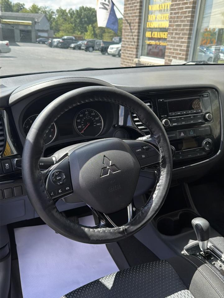 Mitsubishi Outlander ES 2WD 2016