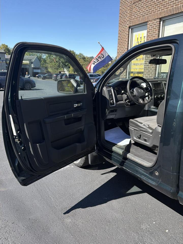 RAM 1500 ST LWB 4WD 2011