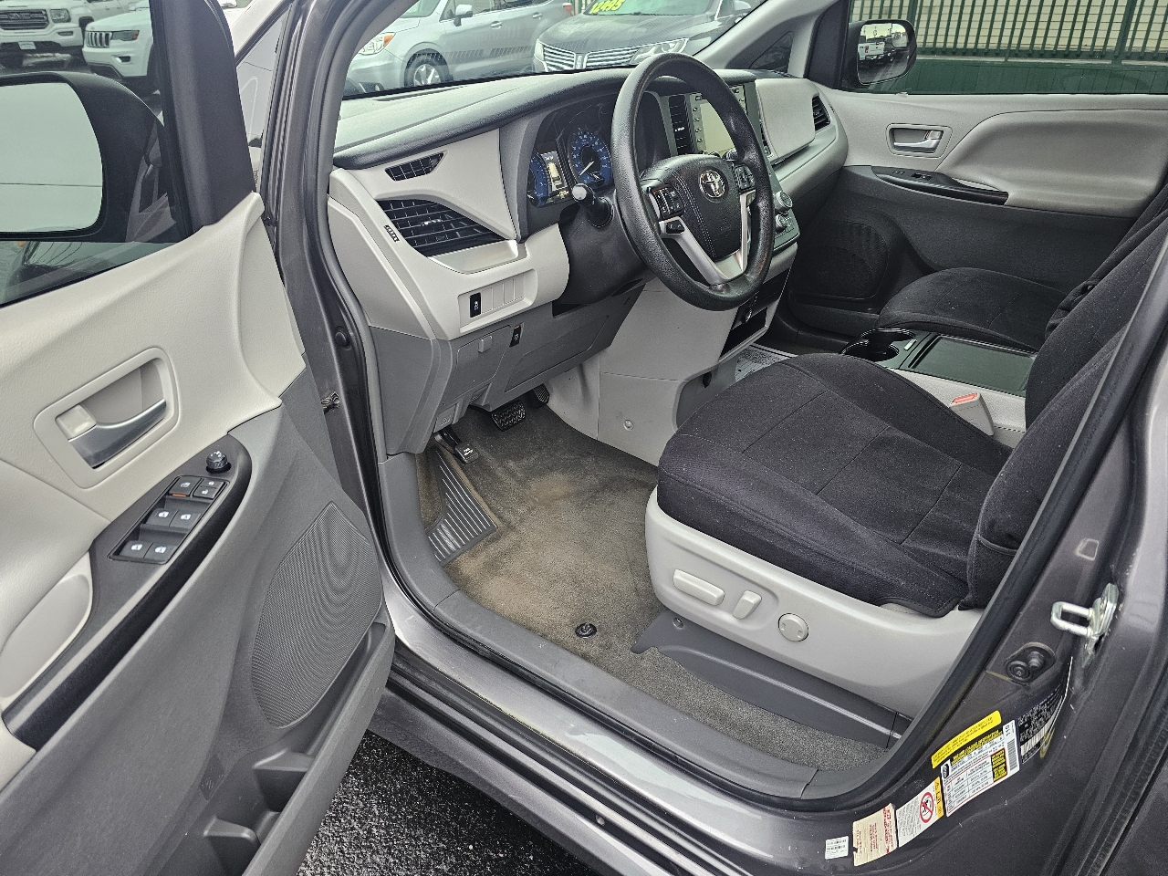 Toyota Sienna LE 8-Passenger 2018
