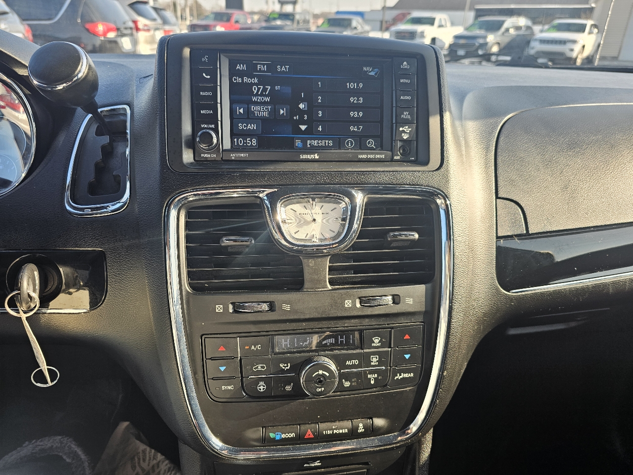 Chrysler Town & Country S 2015