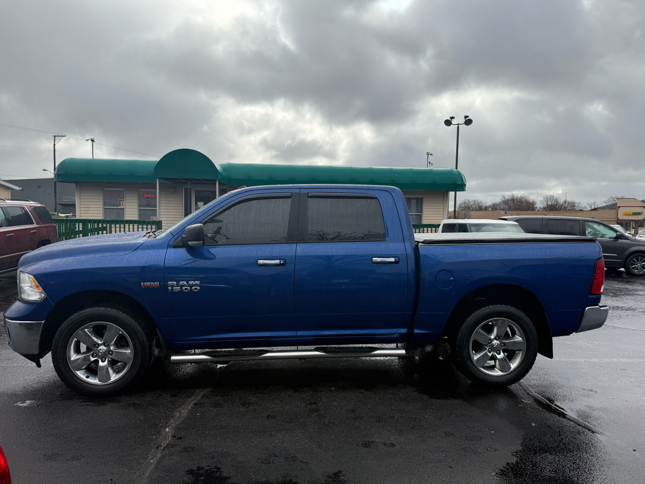RAM 1500 SLT Crew Cab SWB 4WD 2015