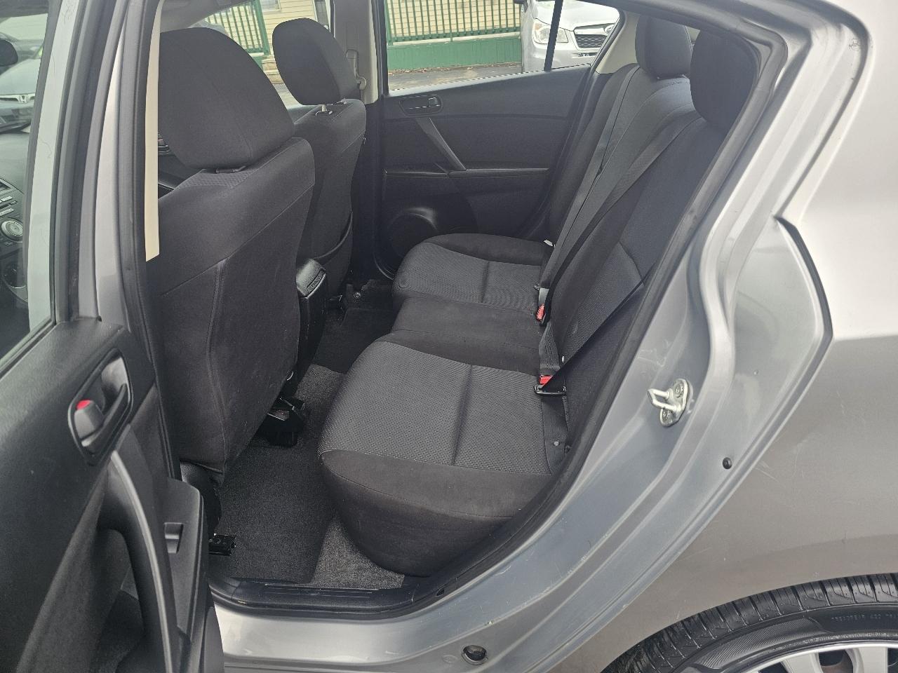 Mazda MAZDA3 i Sport 4-Door 2011