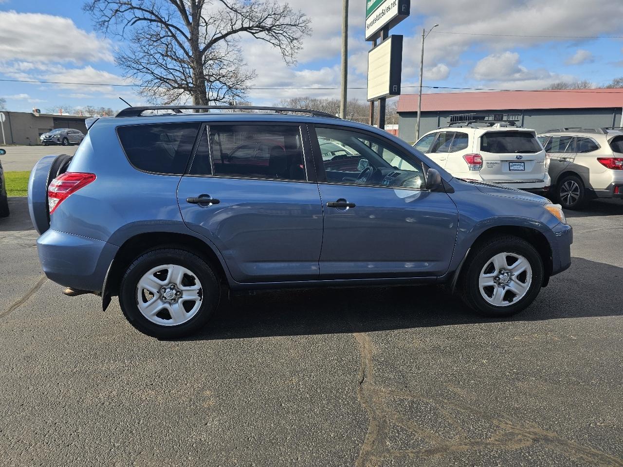 Toyota RAV4 Base I4 4WD 2012