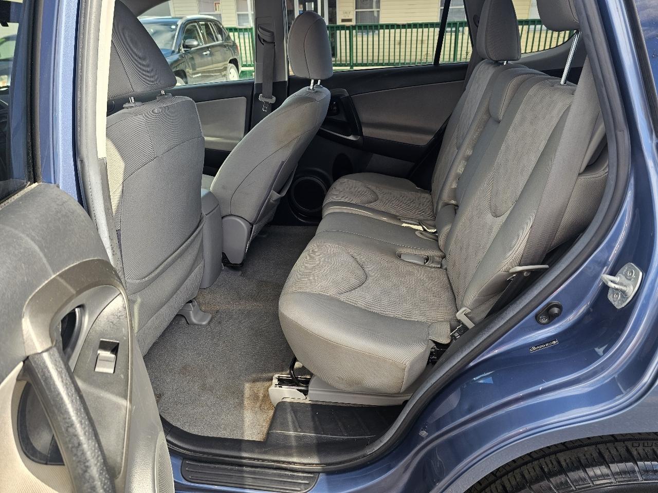 Toyota RAV4 Base I4 4WD 2012